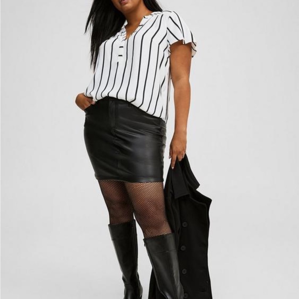 NWOT - Torrid short sleeve Harper size 2x